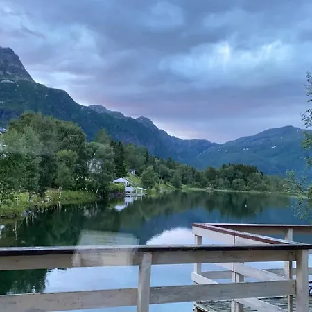 アパート House On The